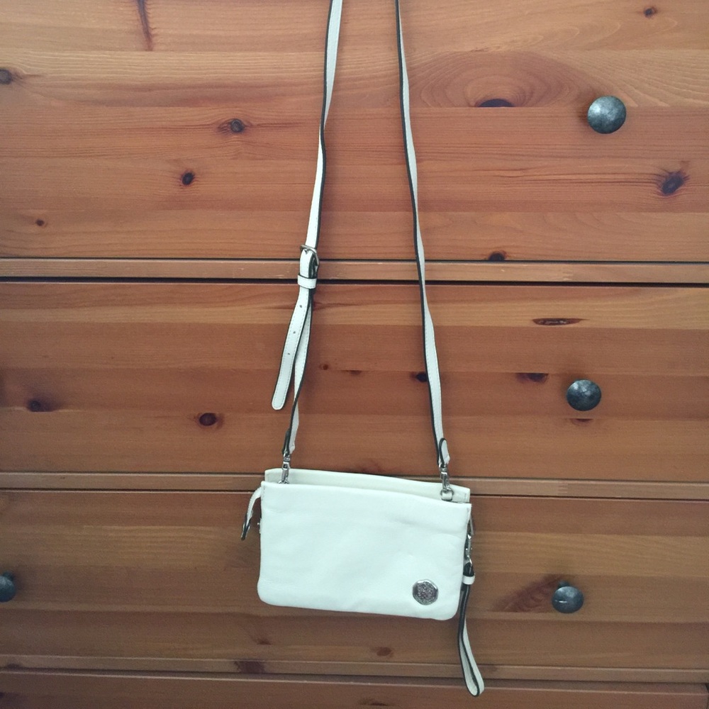 Vince Camuto White crossbody/wristlet w duster bag